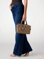 Sac à main GUESS Queensland Latte porté