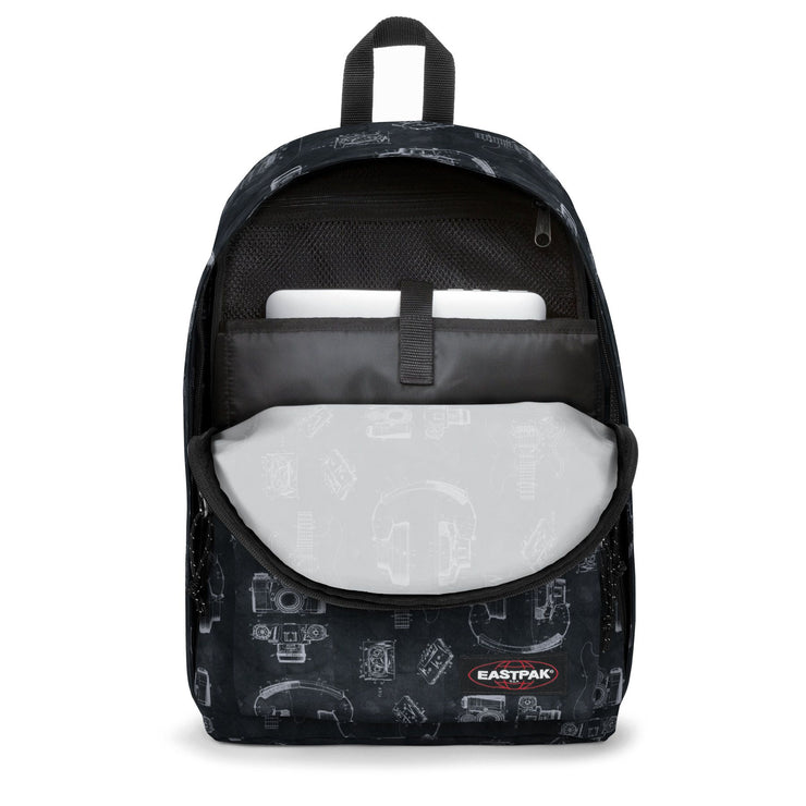 SAC A DOS EASTPAK OUT OF OFFICE C17 PATENT BLACK