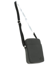 Sac bandoulière Lacoste vertical camera bag noir porté