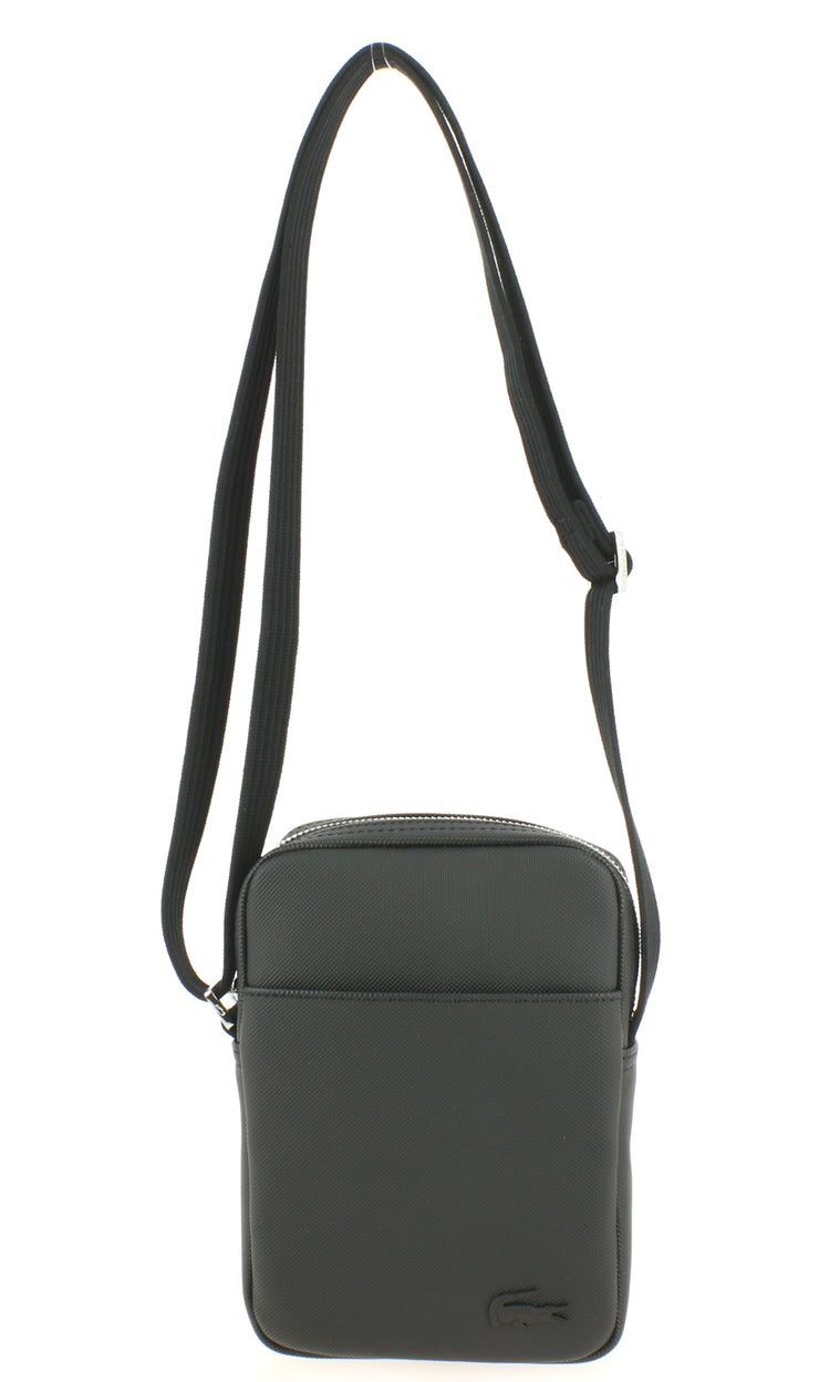 Sac bandoulière Lacoste vertical camera bag noir porté